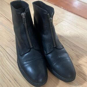 Elegant Black Leather Zipper Ankle Boots